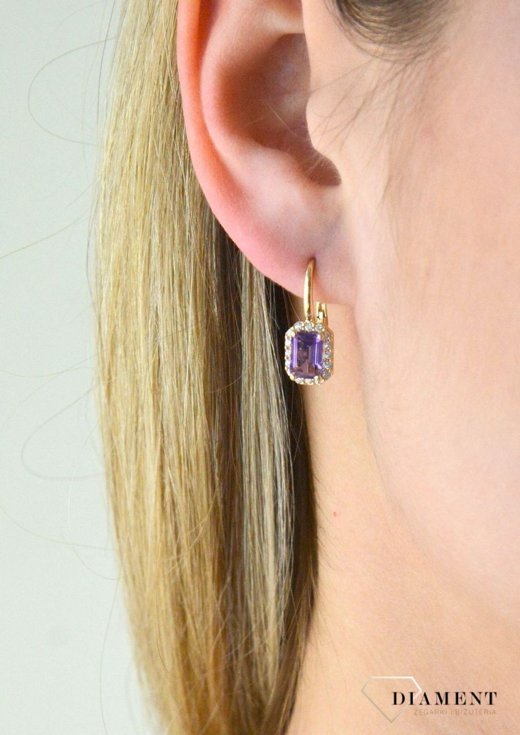 Złote kolczyki 585 z fioletową cyrkonią. Złote kolczyki z fioletową cyrkonią. Złote kolczyki damskie. Złote kolczyki na prezent. Złote kolczyki damskie. Złote kolczyki na każdą okazję..jpg